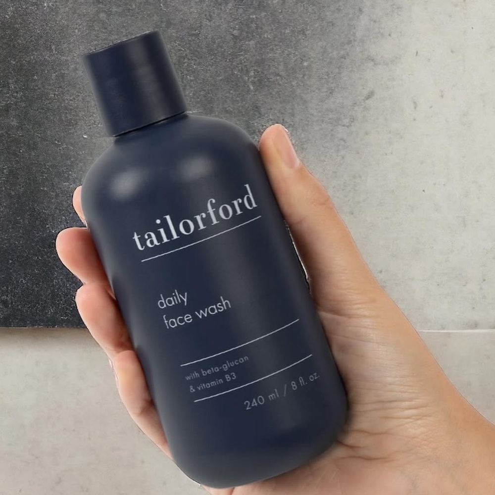 Tailorford Face Wash Hydrating Facial Cleanser with Niacinamide and Beta Glucan - Picture 2 of 8